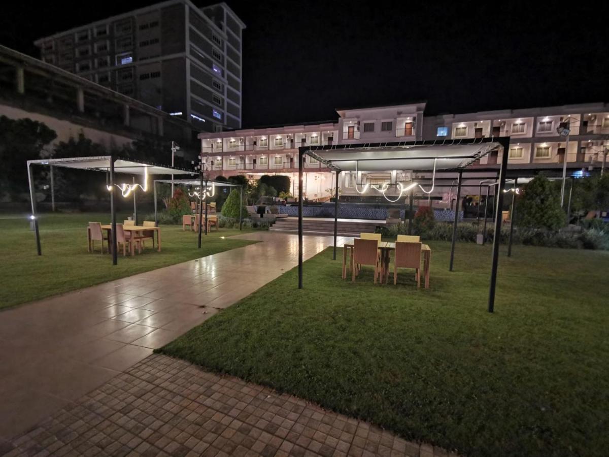 Naka Hotel Kupang Esterno foto
