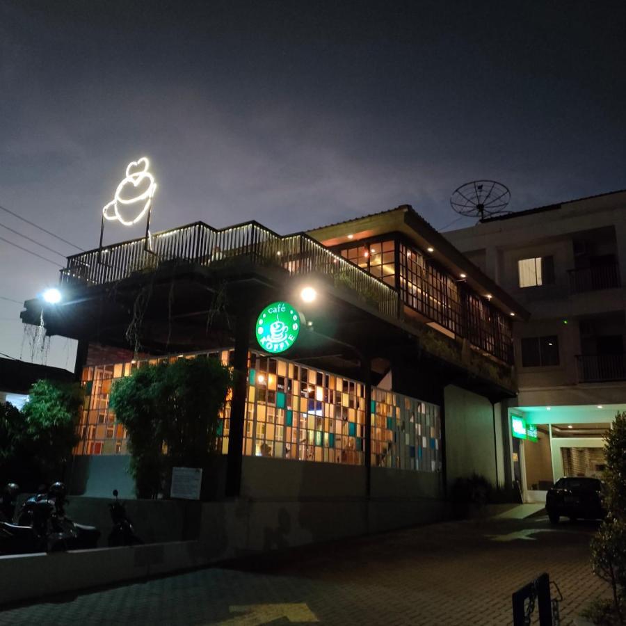 Naka Hotel Kupang Esterno foto
