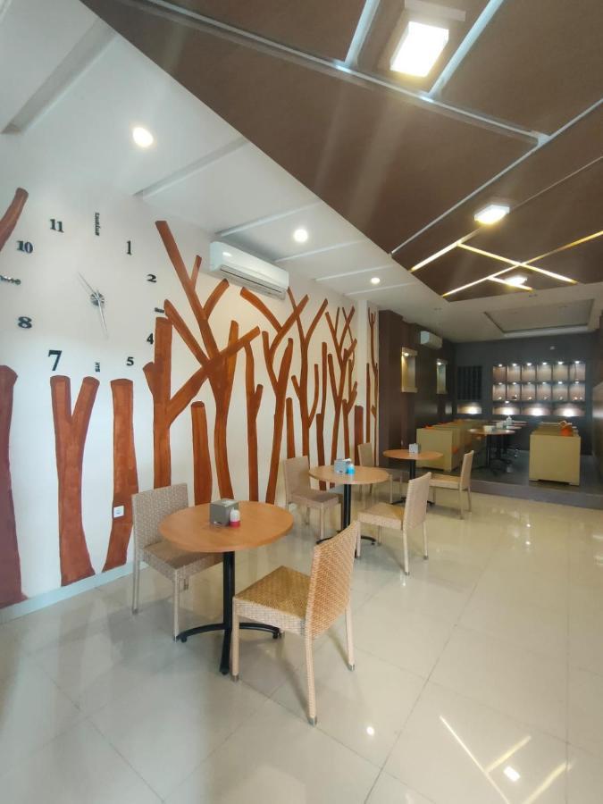 Naka Hotel Kupang Esterno foto