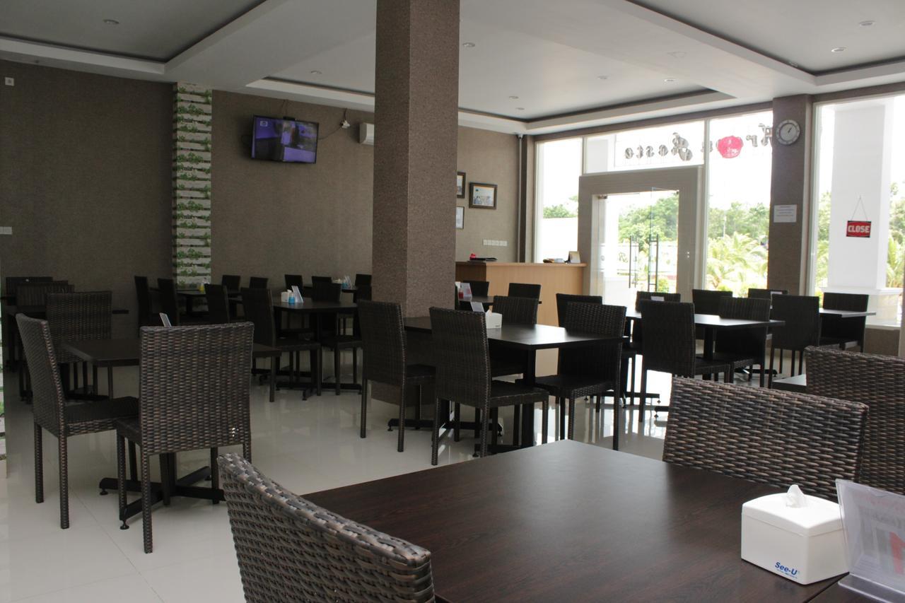 Naka Hotel Kupang Esterno foto